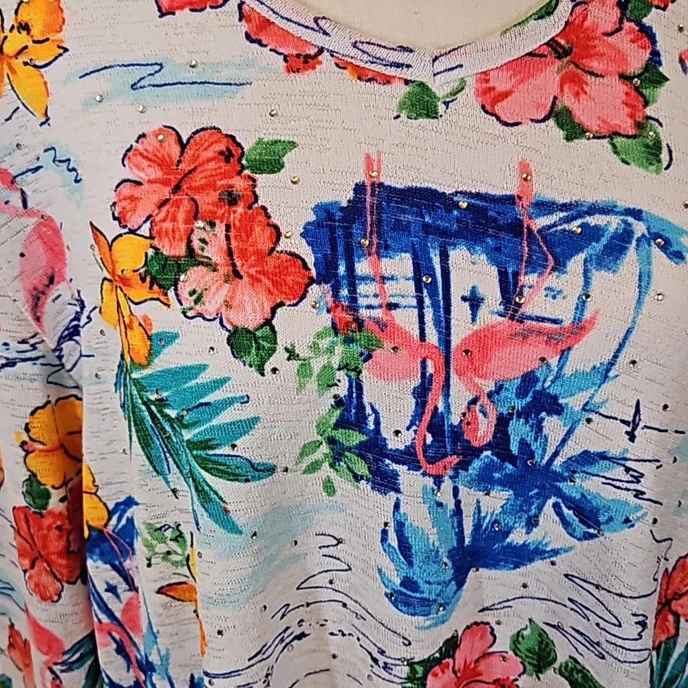 CATHY DANIELS TOP SHIRT 1X FLAMINGO FLORAL FLOWERS V-NECK PINK YELLOW BL… - Picture 3 of 9